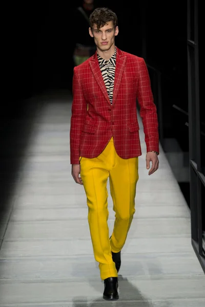 Look 15
